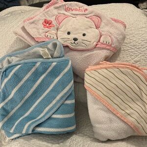 🎉3 for $10 🎉 Lot of 3 hooded bath towels